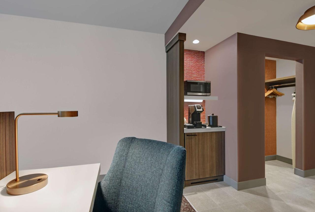 Deluxe King Room - Hearing Accessible at Hilton Garden Inn Madison Huntsville Airport