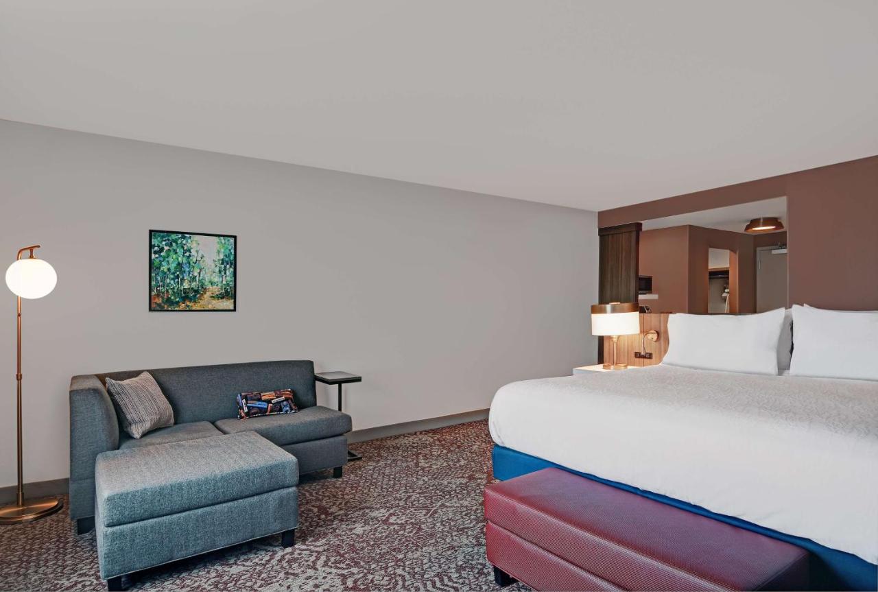 Deluxe King Room - Hearing Accessible at Hilton Garden Inn Madison Huntsville Airport