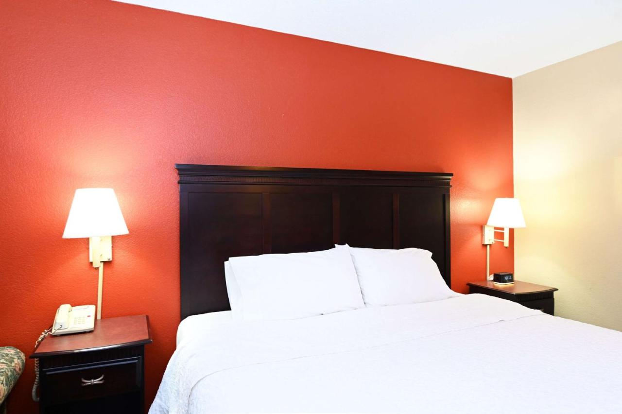 King Study Room - Non-Smoking at Hampton Inn Richmond-Southwest-Hull Street