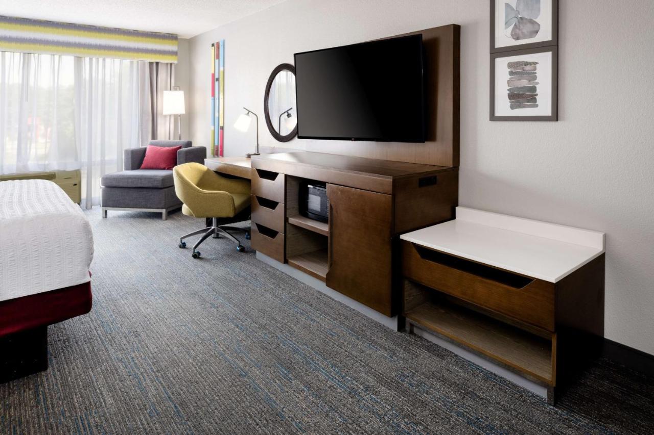 King Suite with Sofa Bed - Non-Smoking at Hampton Inn Richmond-Southwest-Hull Street