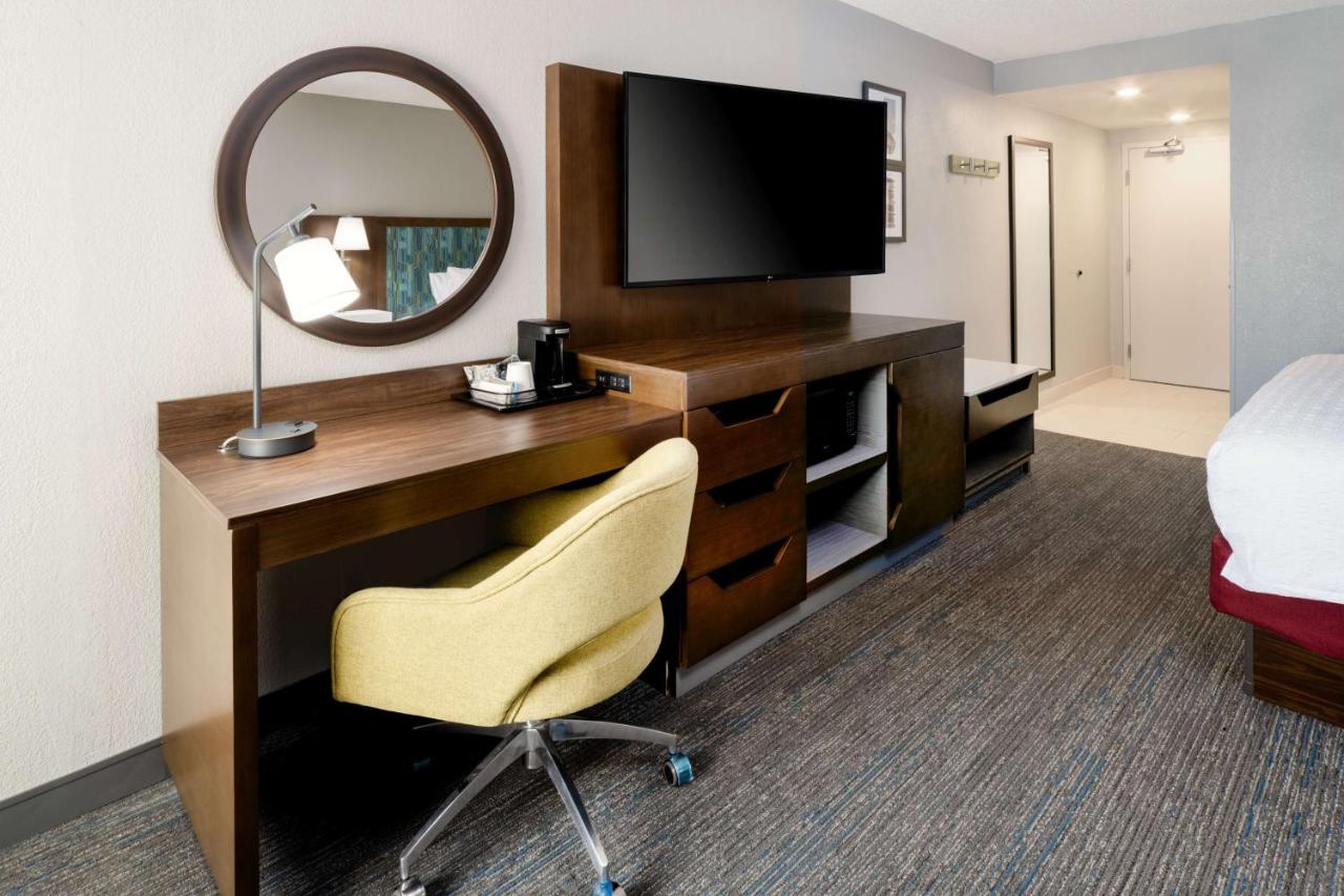 King Study Room - Non-Smoking at Hampton Inn Richmond-Southwest-Hull Street