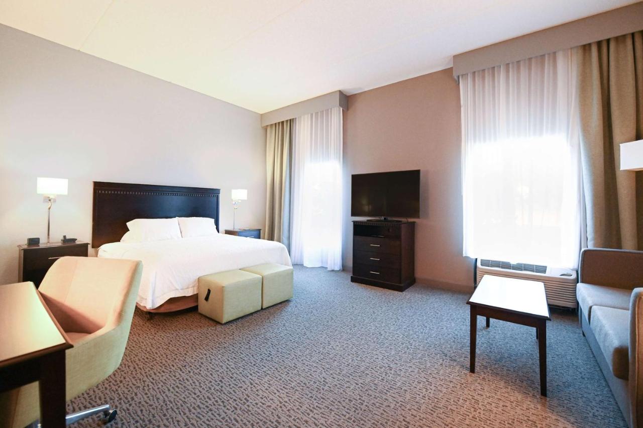 King Room - Disability Access/Non-Smoking at Hampton Inn Suites Smithfield