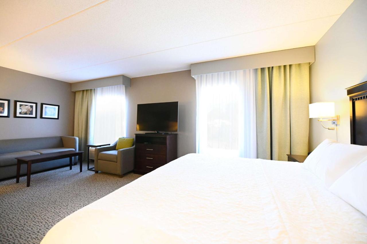 King Room - Disability Access/Non-Smoking at Hampton Inn Suites Smithfield