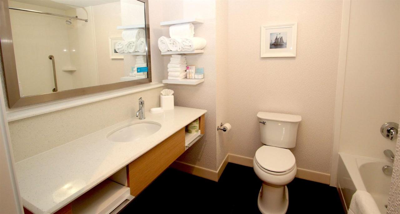 King Room - Hearing Accessible at Hampton Inn Suffolk