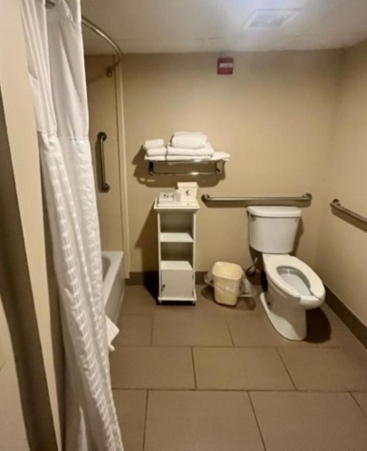 Queen Room - Accessible/Nonsmoking at Comfort Inn Bloomington near University