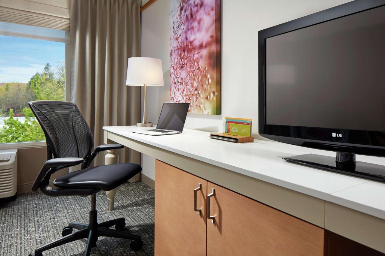 King Room - Hearing Accessible at Hilton Garden Inn Portland/Lake Oswego