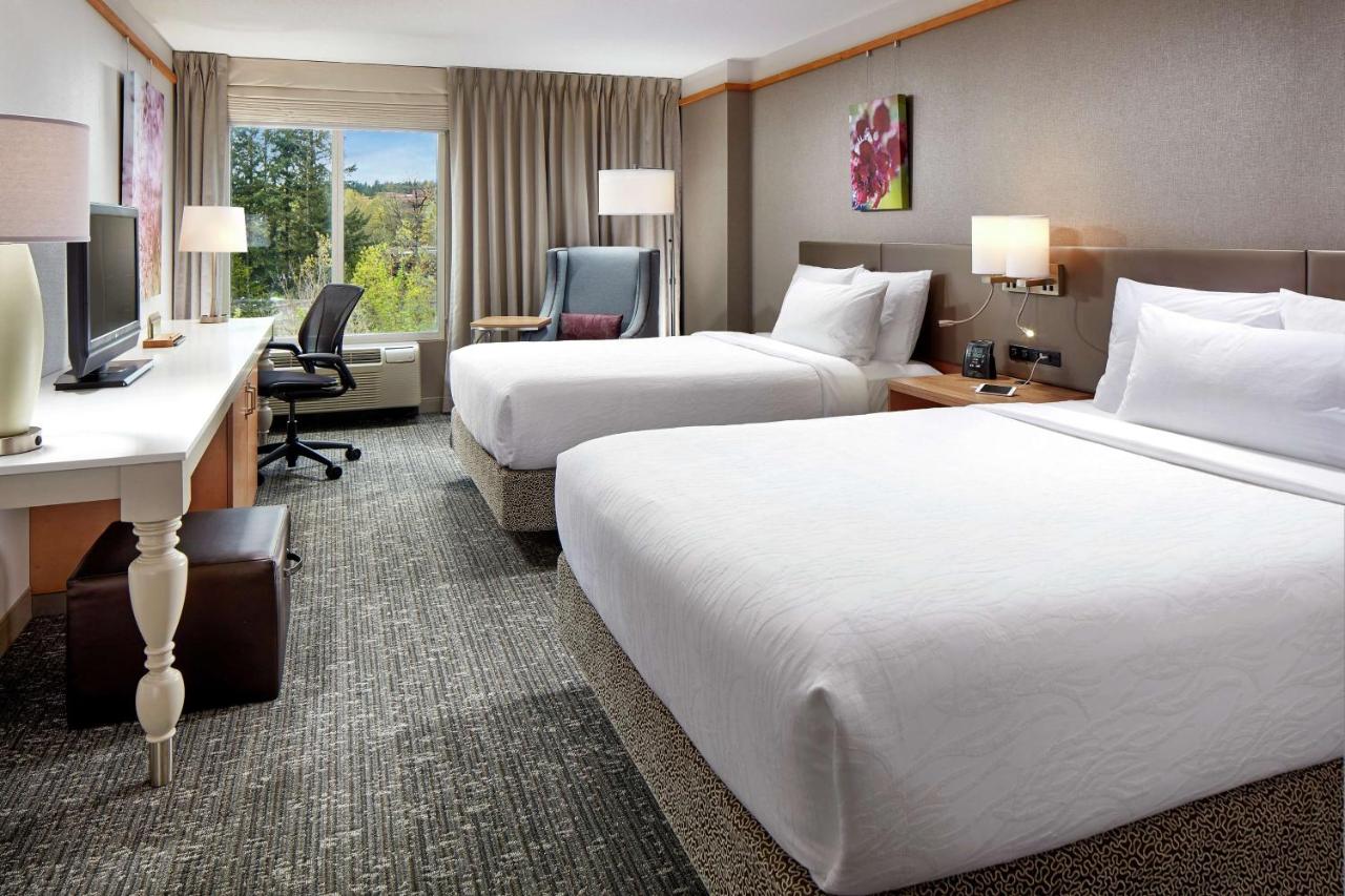 Premium Queen Room at Hilton Garden Inn Portland/Lake Oswego