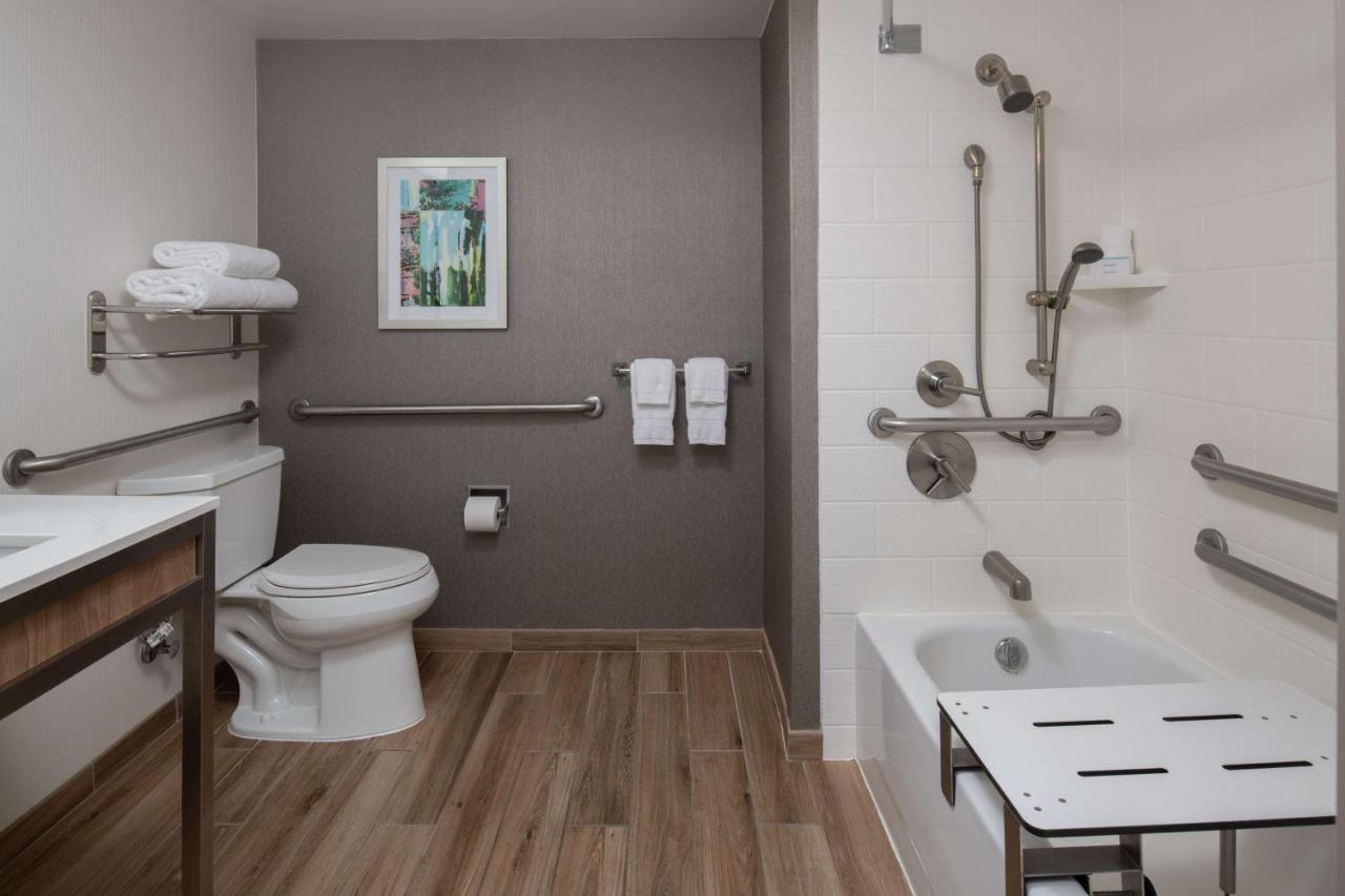King Room - Disability Access/Non-Smoking at Hilton Garden Inn Portland/Lake Oswego