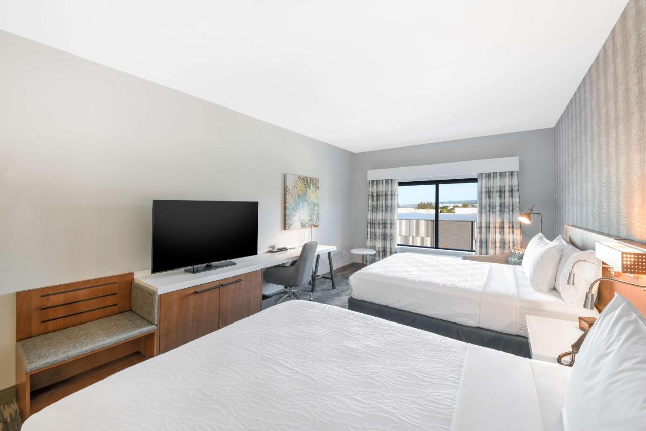 Queen Room with Two Queen Beds - Hearing Accessible at Hilton Garden Inn Fremont Milpitas