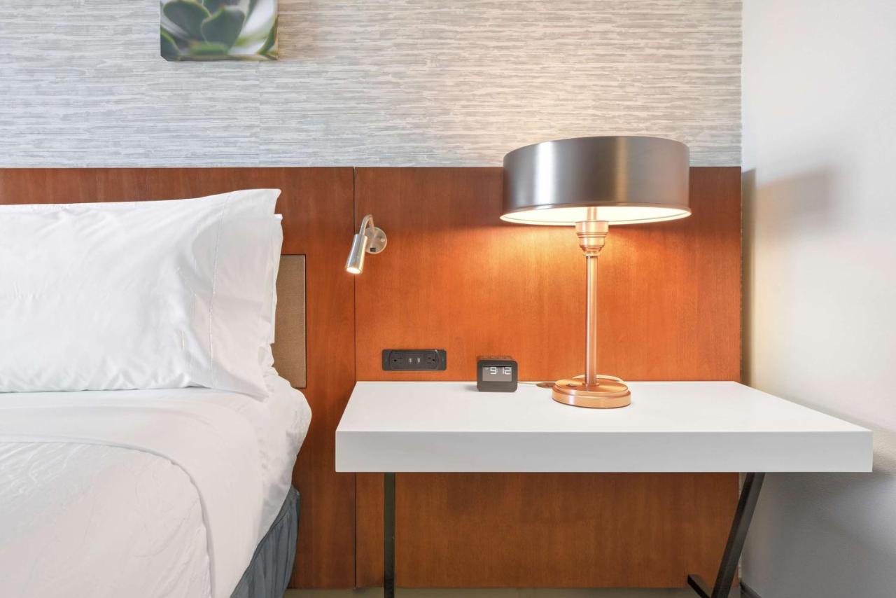 Deluxe King Room with Sofa Bed at Hilton Garden Inn Fremont Milpitas