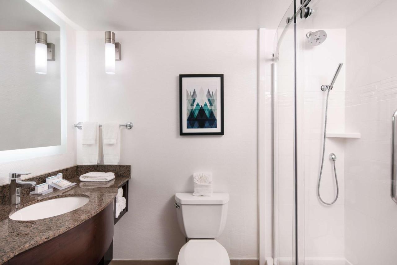 King Room at Hilton Garden Inn Denver/Cherry Creek