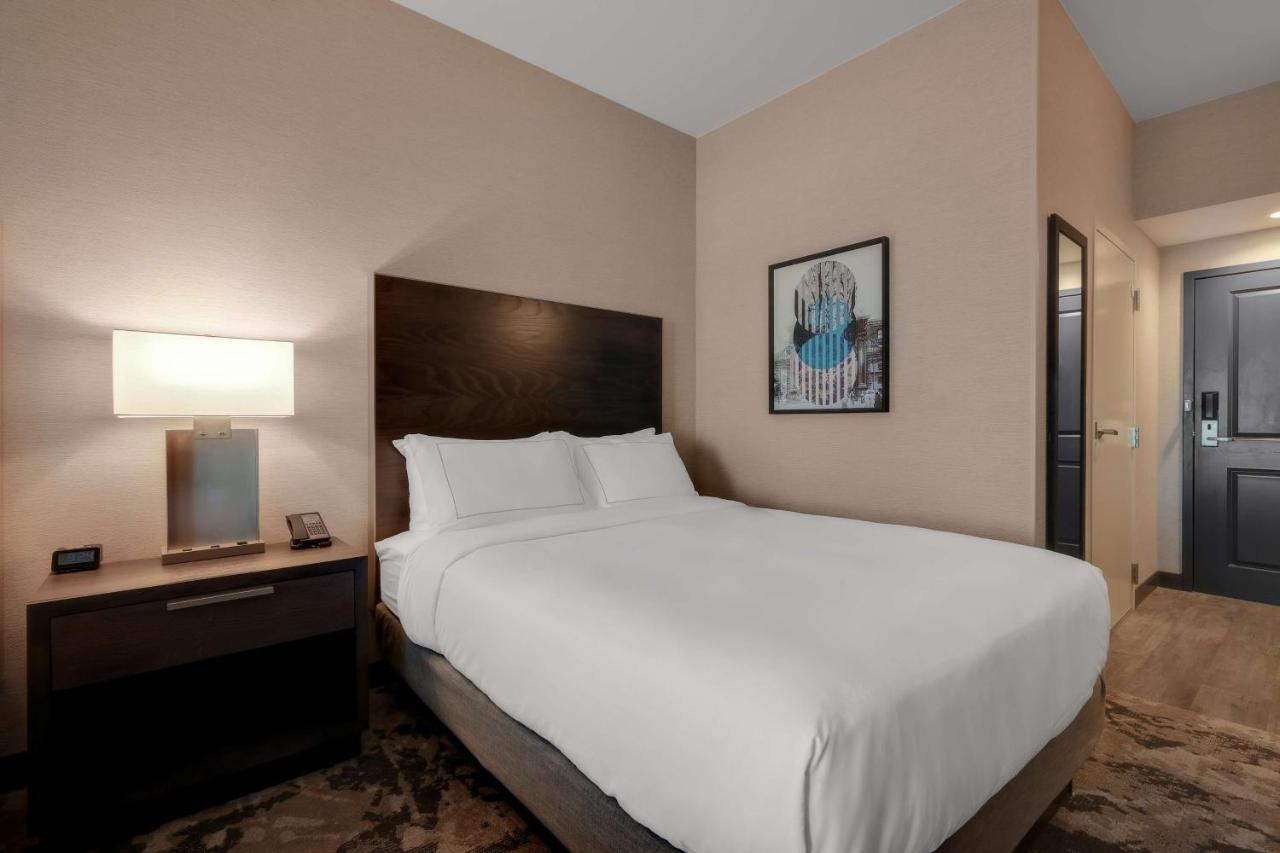 | Holiday Inn Hotel & Suites DENVER AIRPORT