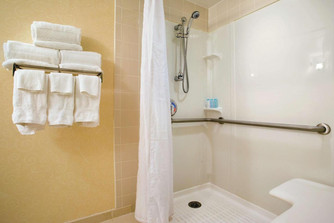 | Hilton East Brunswick