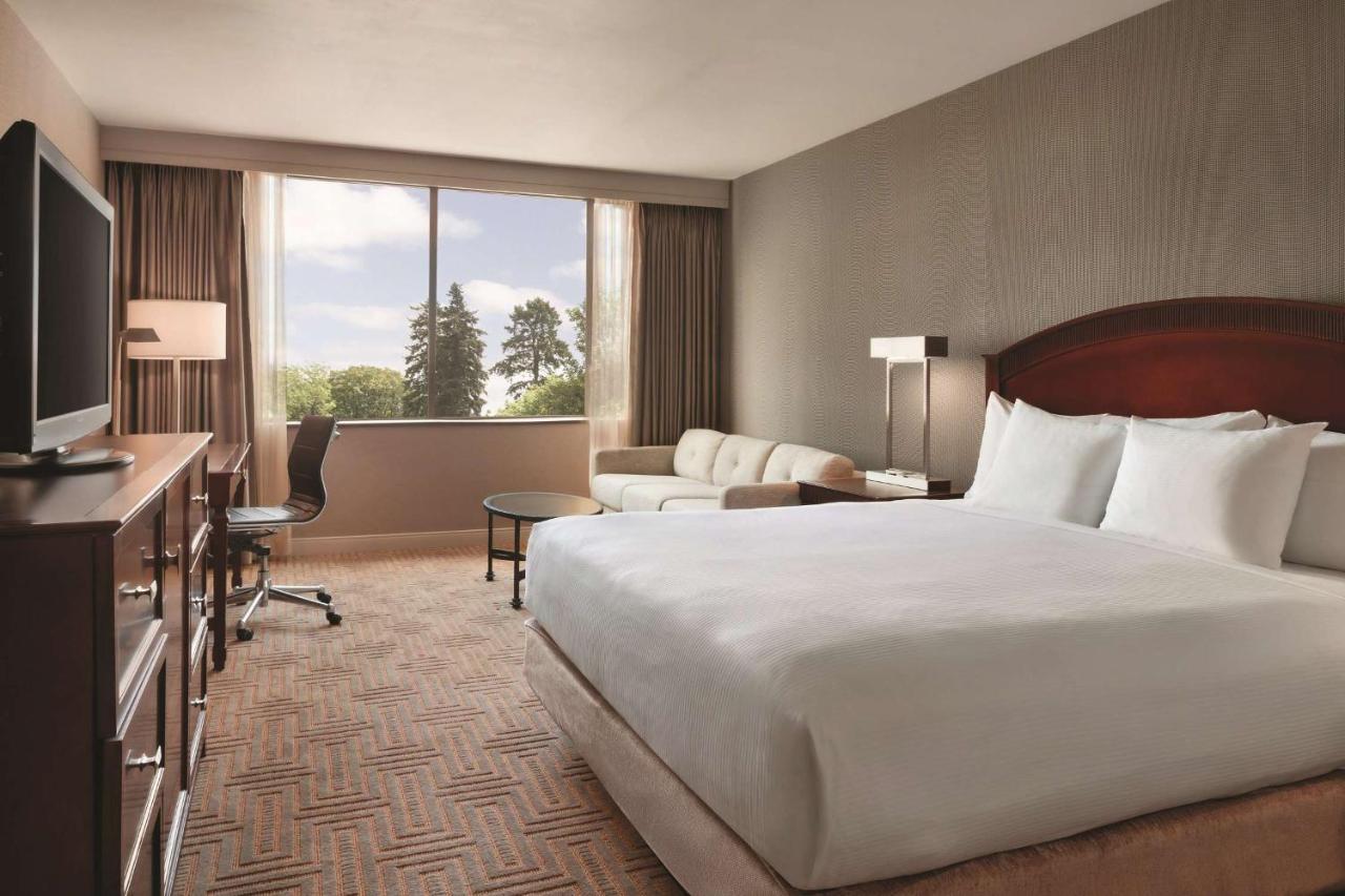 | Hilton East Brunswick