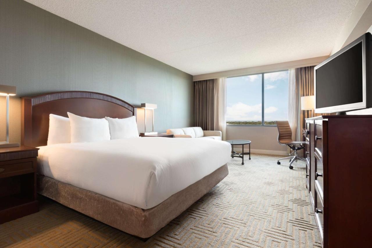 | Hilton East Brunswick