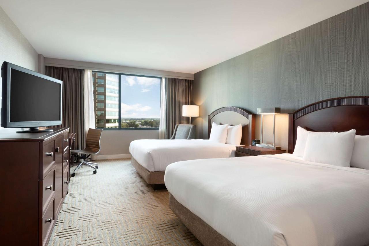 | Hilton East Brunswick