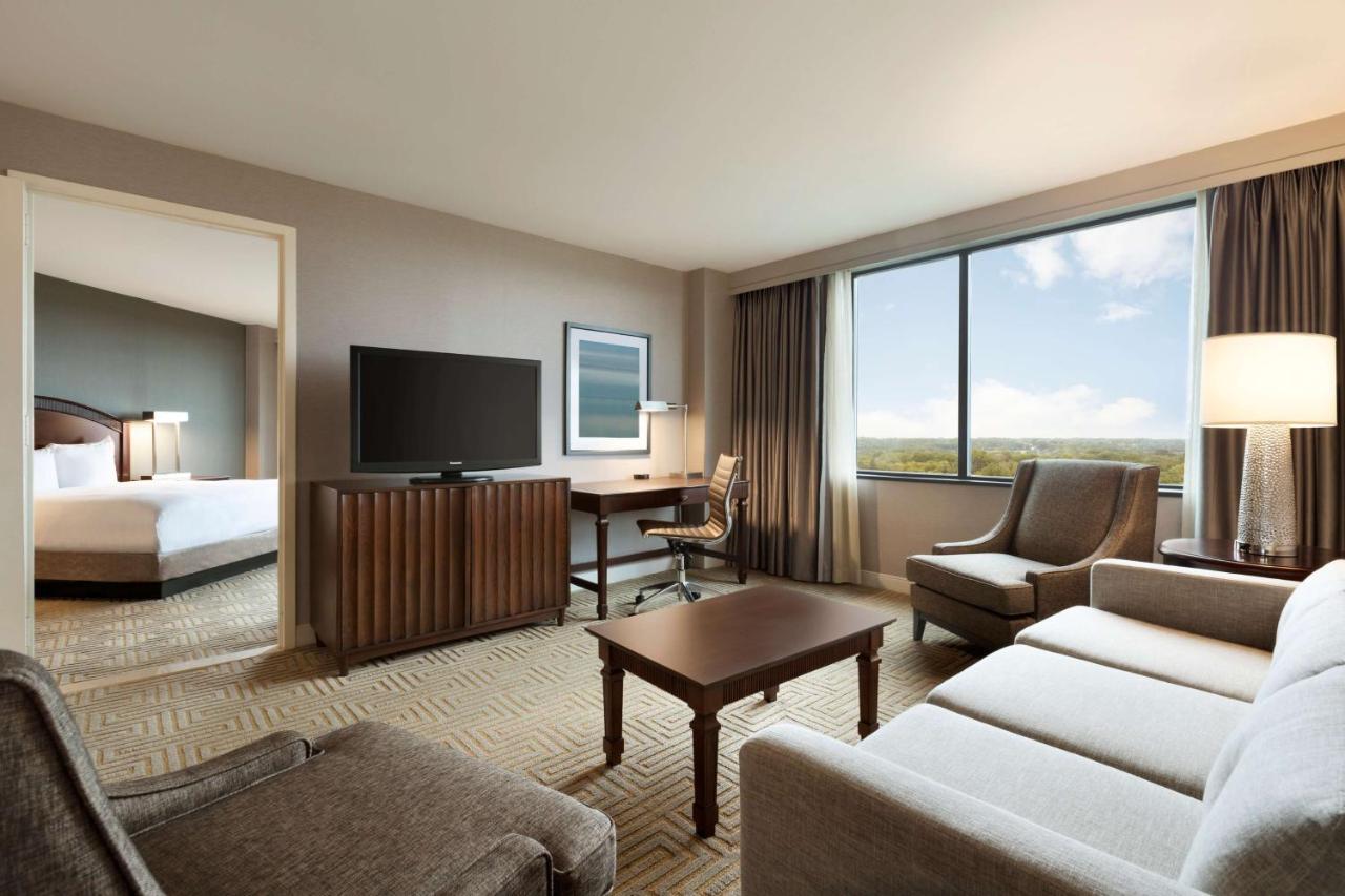| Hilton East Brunswick
