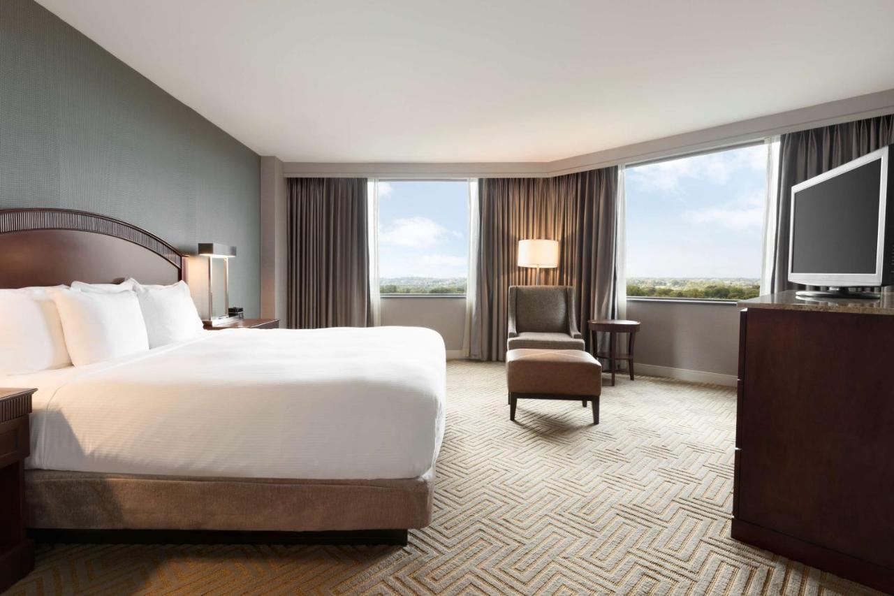 | Hilton East Brunswick