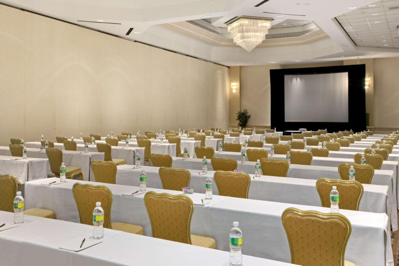| Hilton East Brunswick