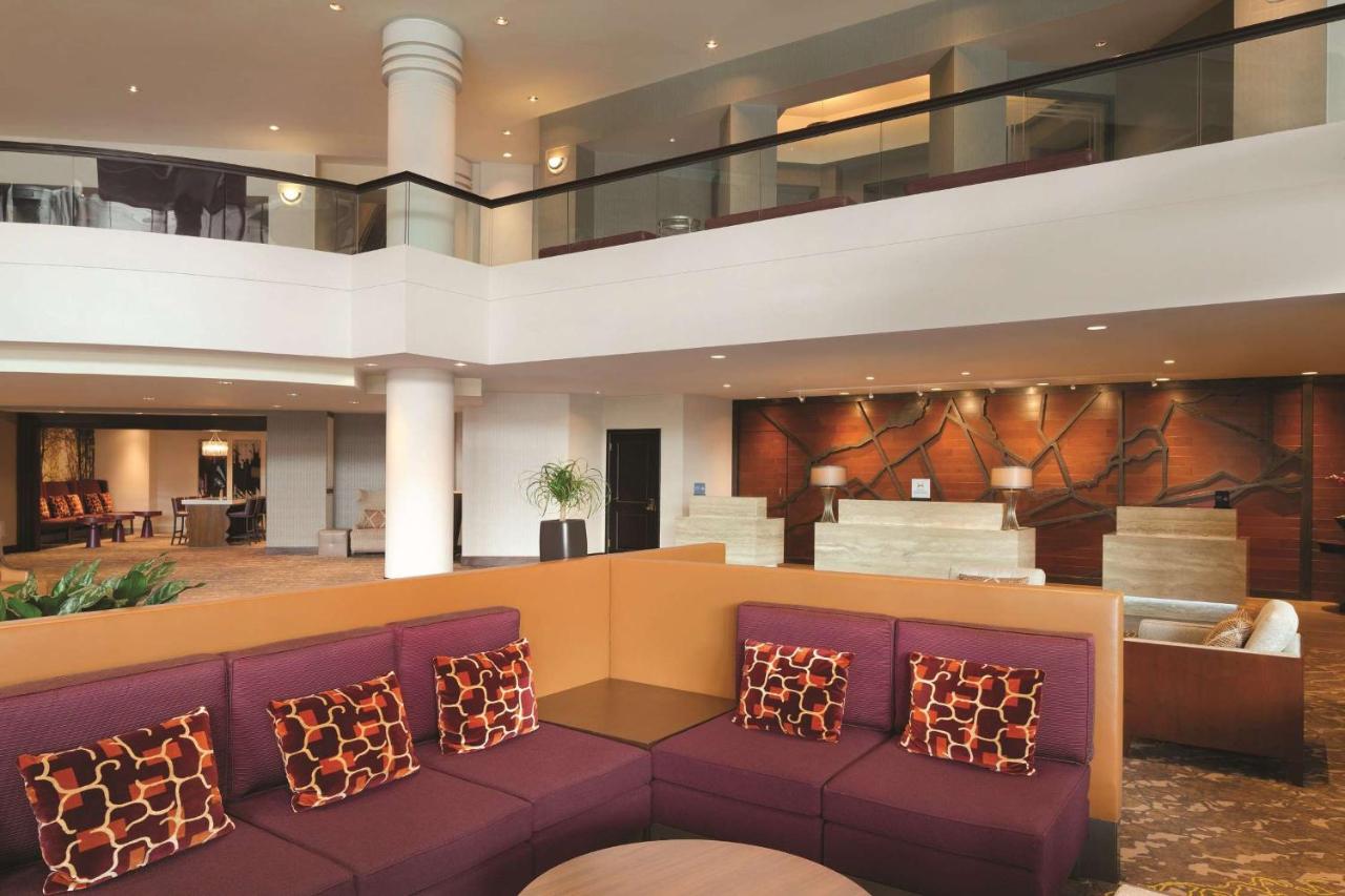 | Hilton East Brunswick