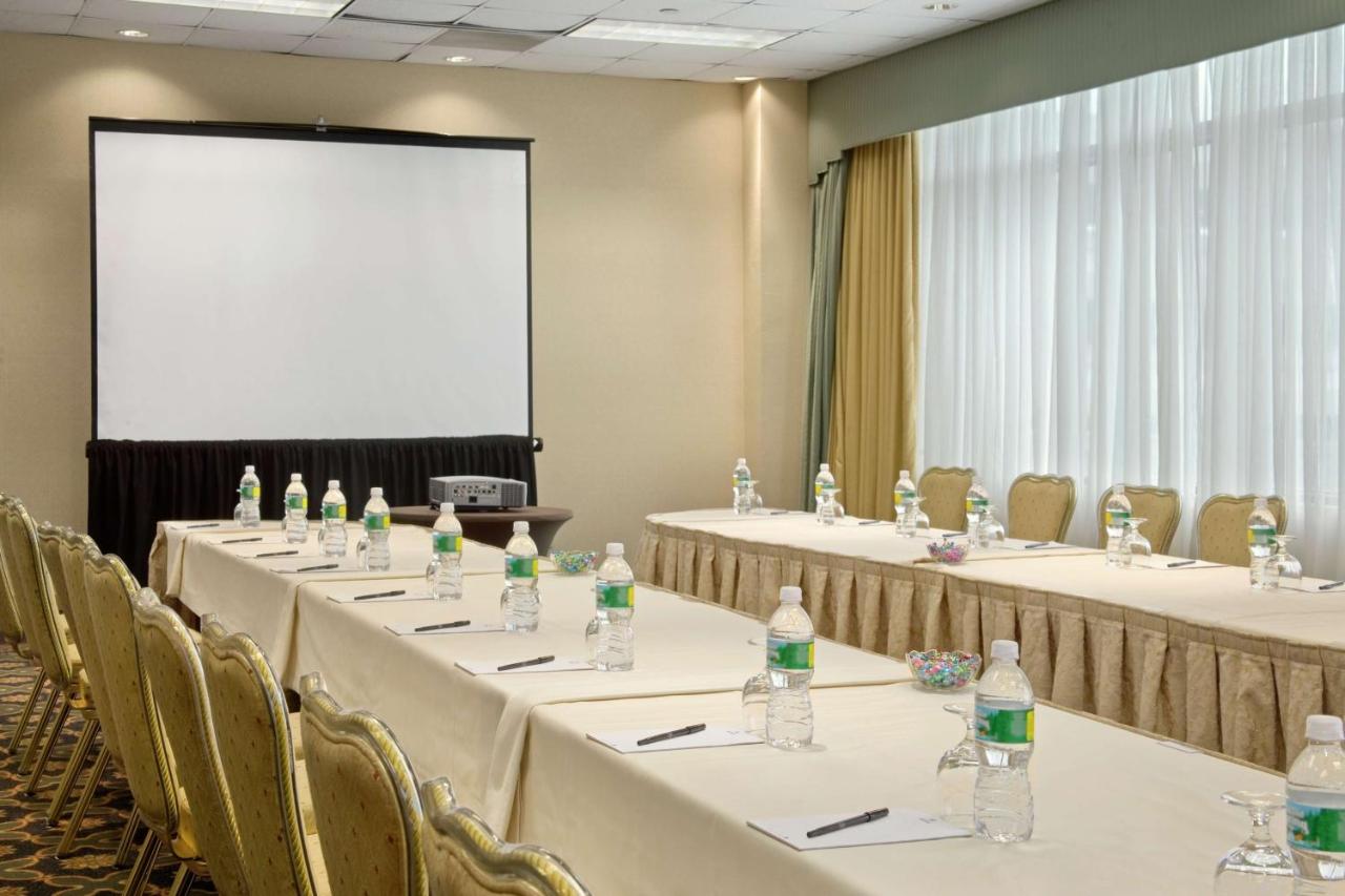 | Hilton East Brunswick