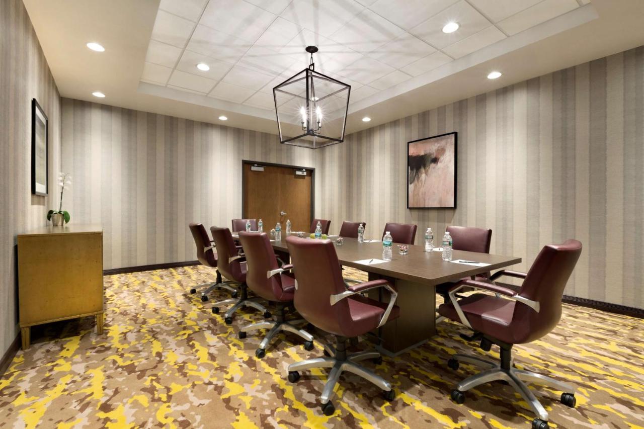 | Hilton East Brunswick