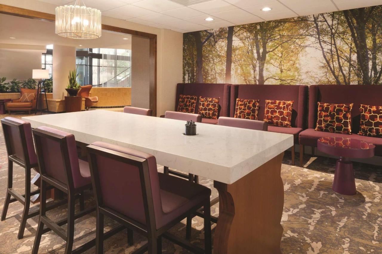 | Hilton East Brunswick