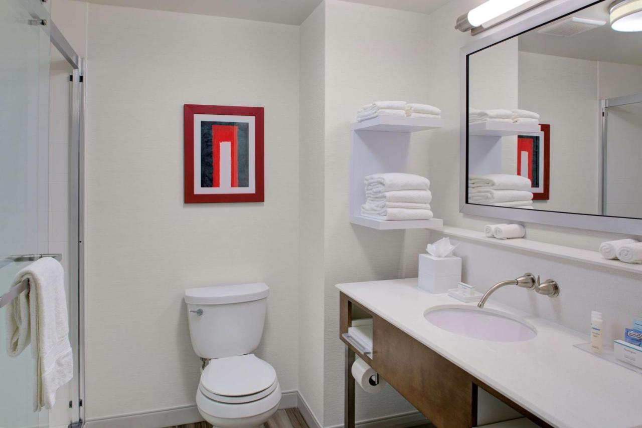 One Queen And One Queen Bunk Bed Non-Smoking at Hampton Inn And Suites By Hilton Columbus Scioto Downs
