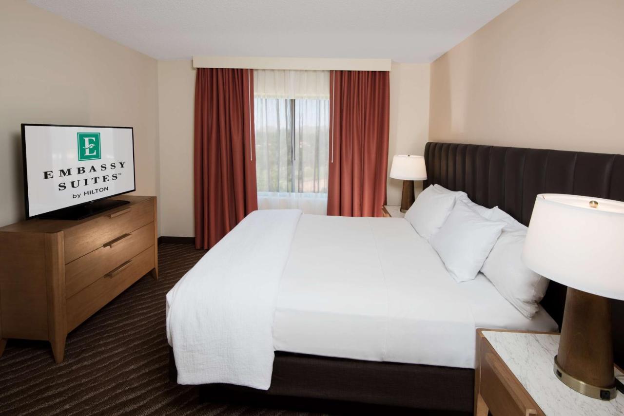 King Suite with Mountain View at Embassy Suites by Hilton Phoenix Scottsdale