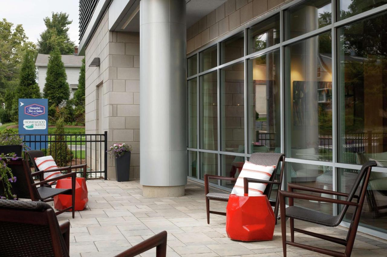 | Hampton Inn & Suites Teaneck/Glenpointe