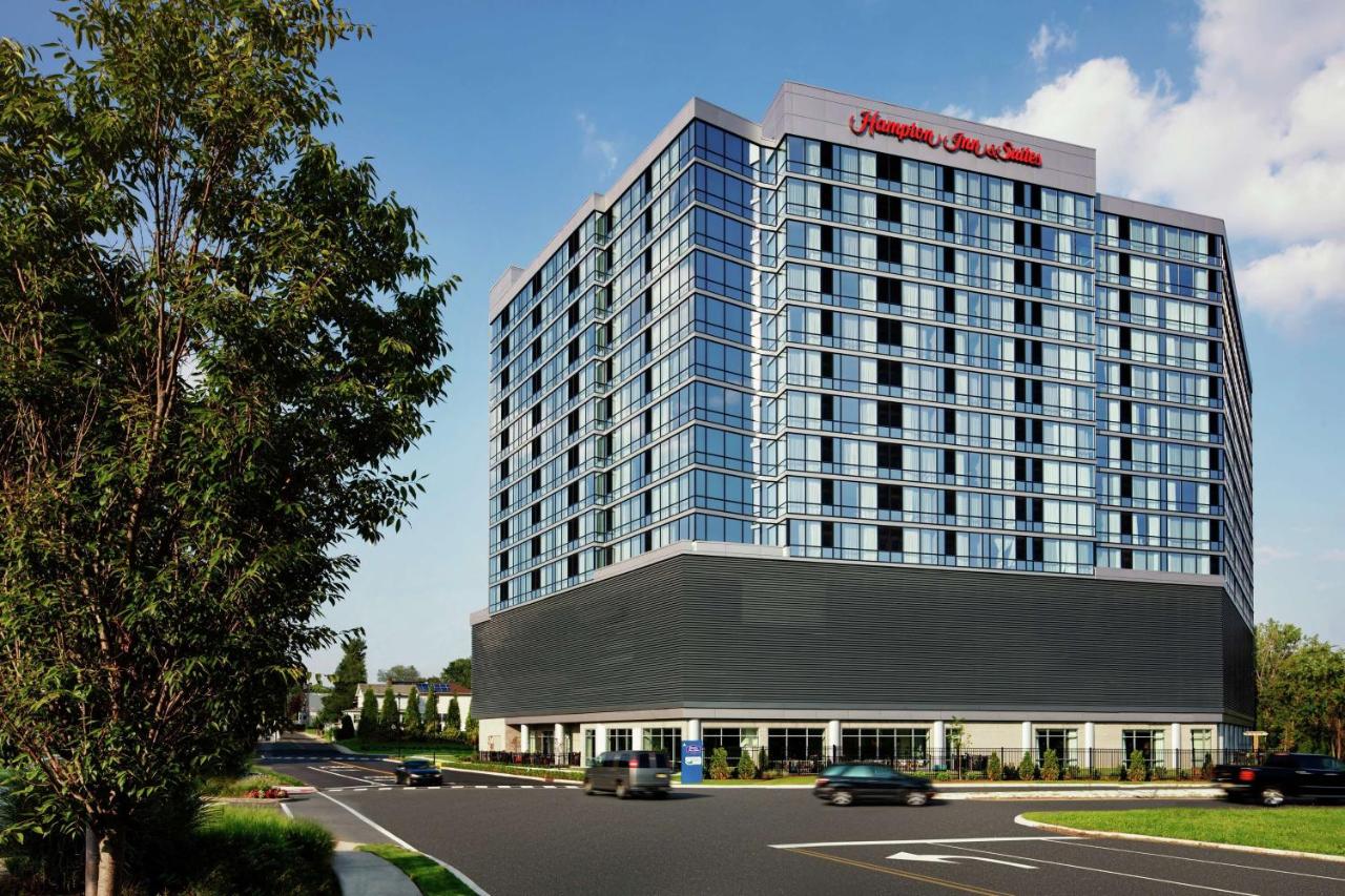 | Hampton Inn & Suites Teaneck/Glenpointe