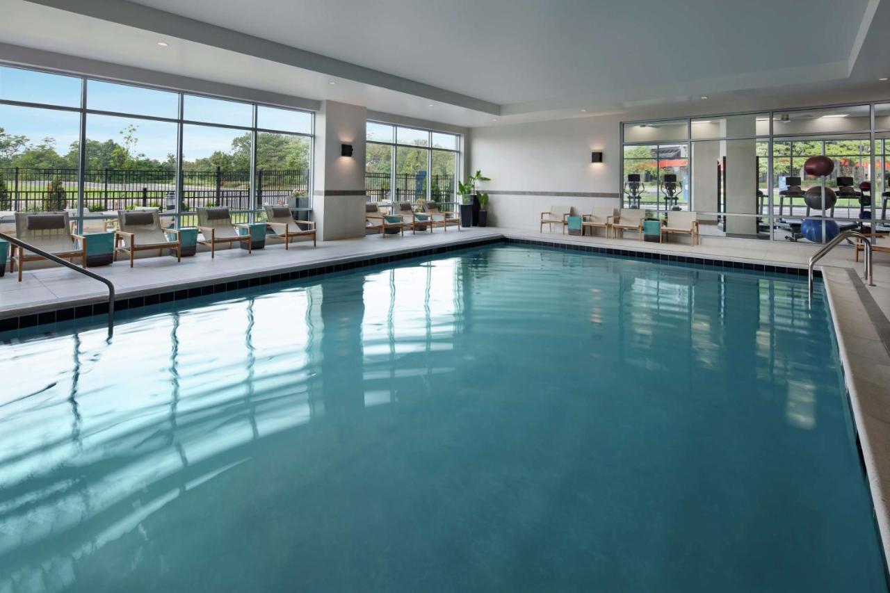  | Hampton Inn & Suites Teaneck/Glenpointe