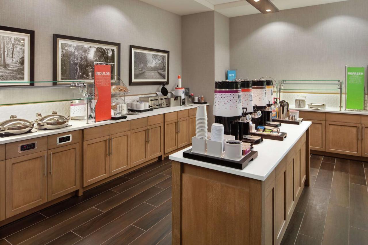 | Hampton Inn & Suites Teaneck/Glenpointe