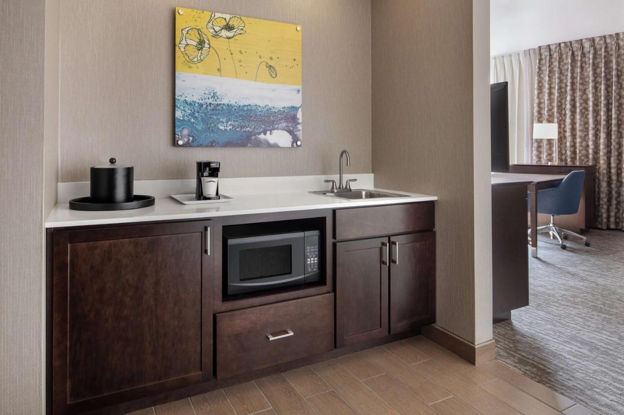 | Hampton Inn & Suites Teaneck/Glenpointe