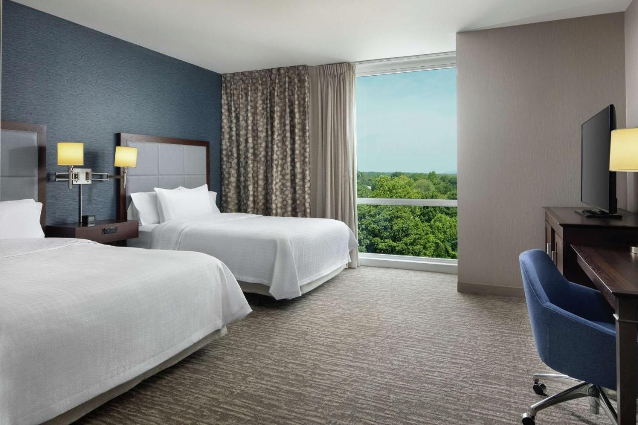 | Hampton Inn & Suites Teaneck/Glenpointe