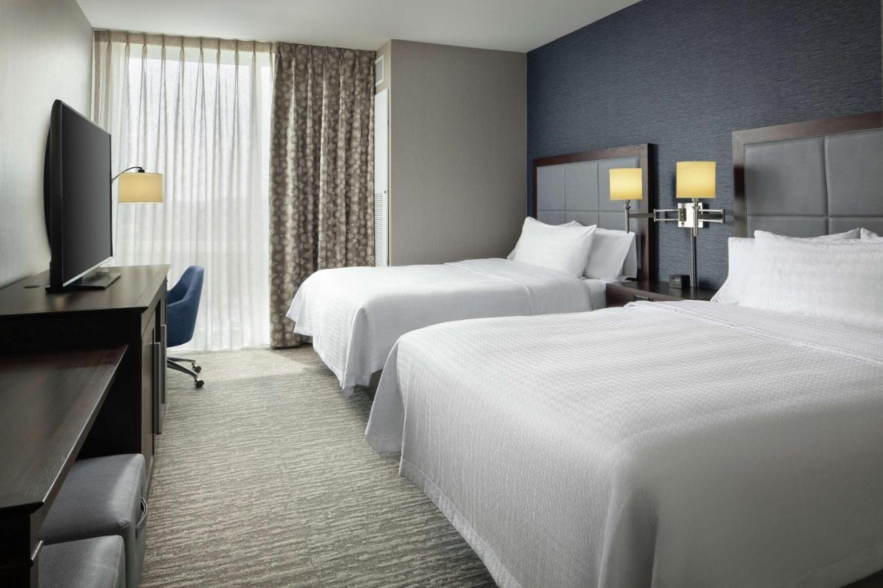 | Hampton Inn & Suites Teaneck/Glenpointe