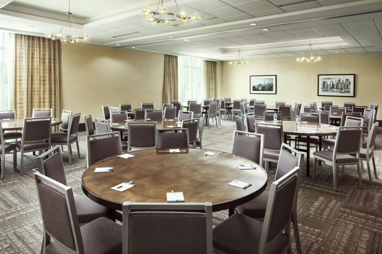 | Hampton Inn & Suites Teaneck/Glenpointe