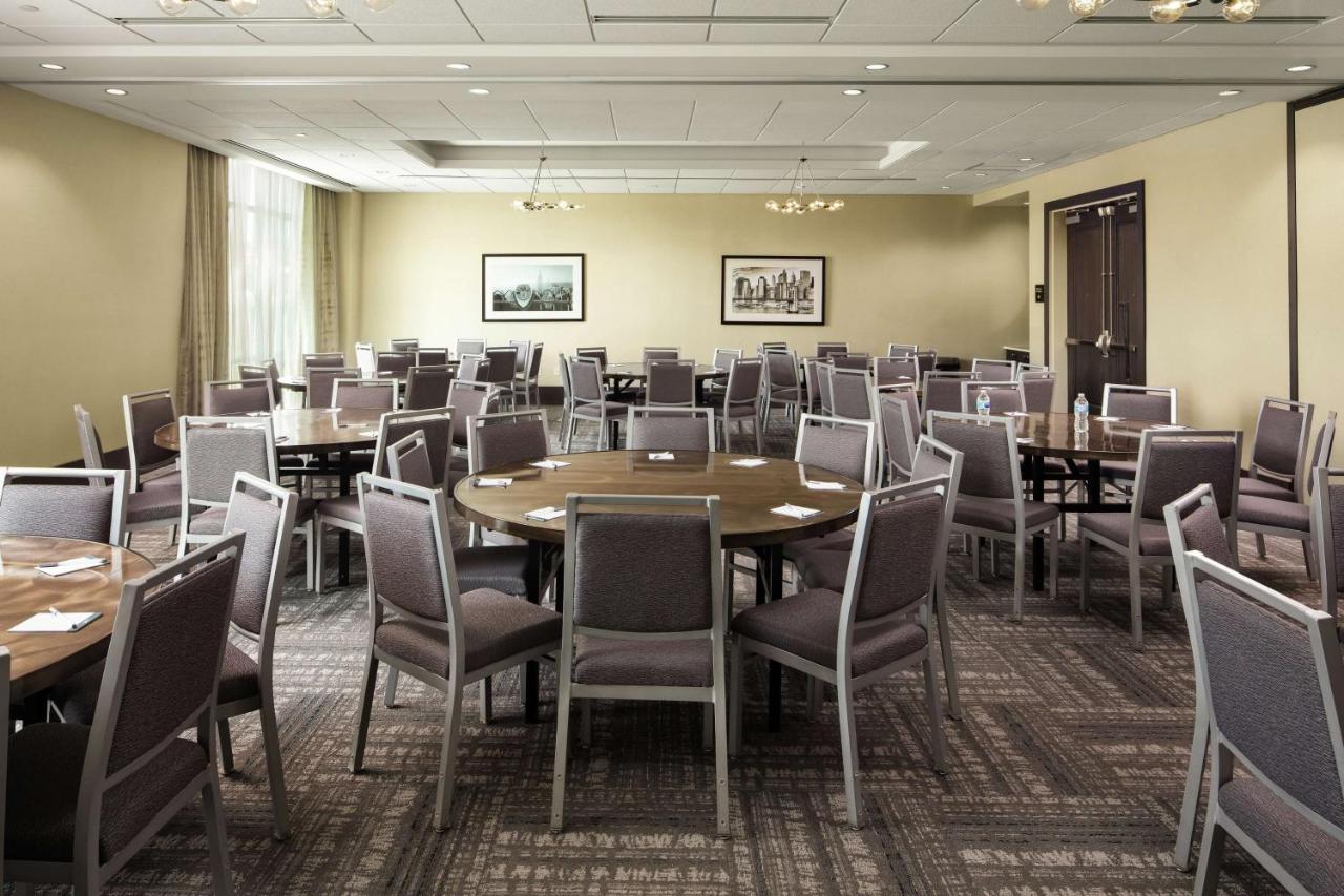 | Hampton Inn & Suites Teaneck/Glenpointe