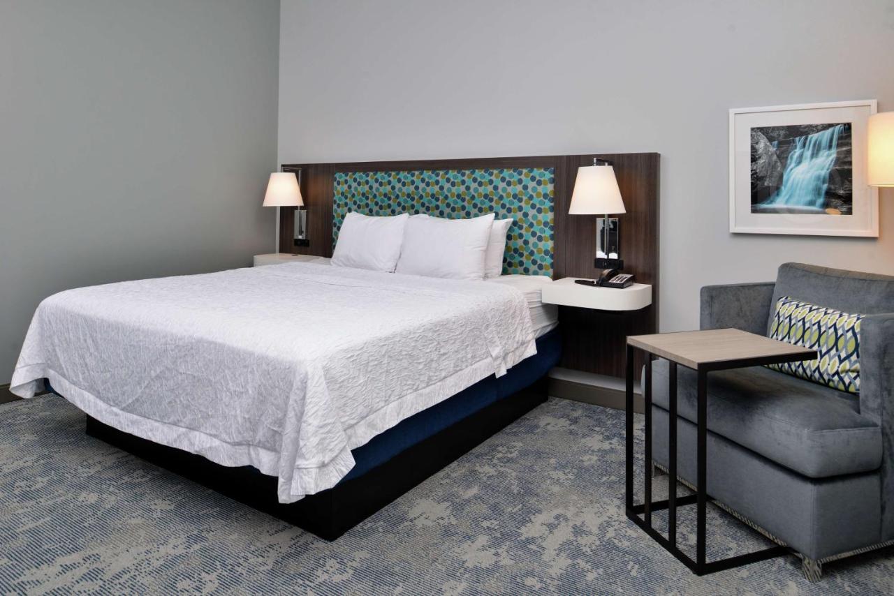 King Room at Hampton Inn Cedar Falls Downtown