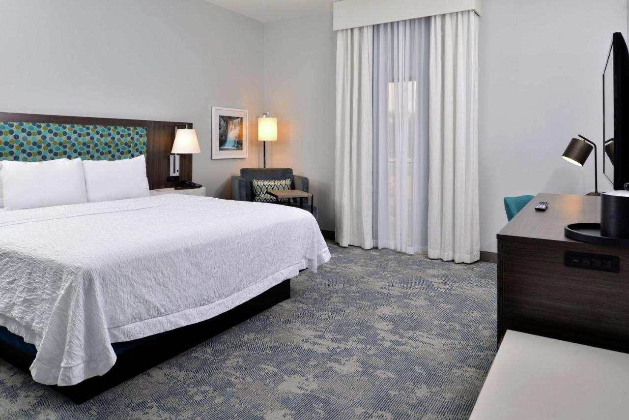 King Room at Hampton Inn Cedar Falls Downtown