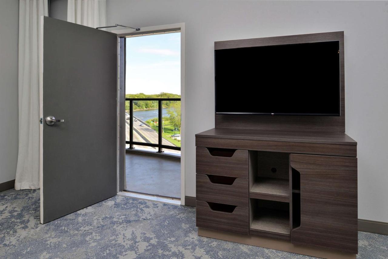 One-Bedroom King Suite - Non-Smoking at Hampton Inn Cedar Falls Downtown