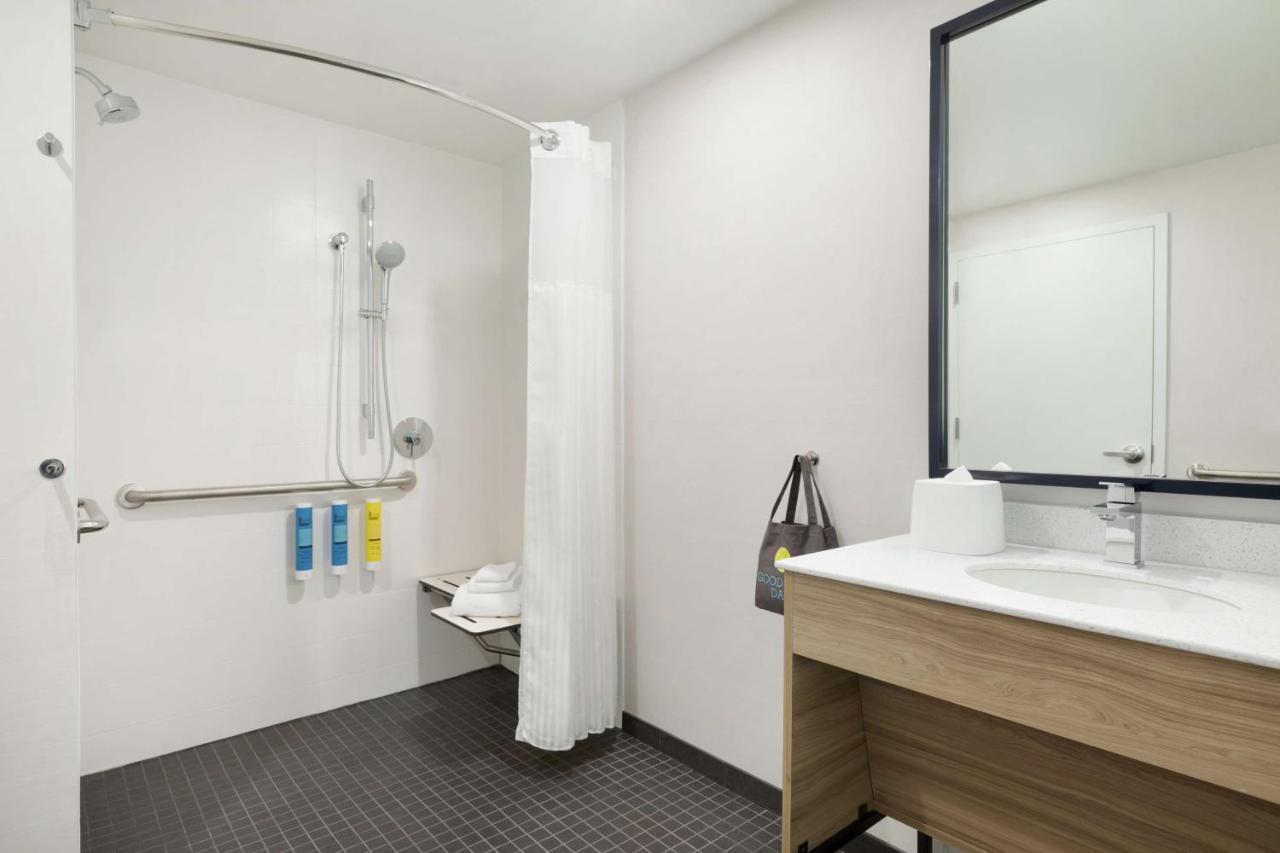 Queen Room with Roll In Shower - Mobility Accessible/Non-Smoking at Tru By Hilton Albany Crossgates Mall