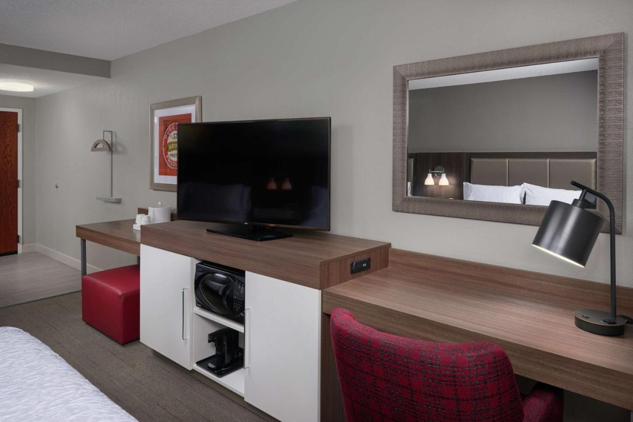 Queen Room - Non-Smoking at Hampton Inn & Suites Oxford Anniston