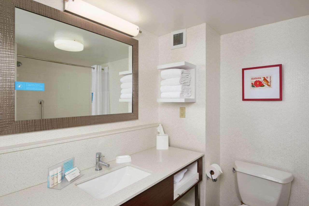 Queen Room - Non-Smoking at Hampton Inn & Suites Oxford Anniston