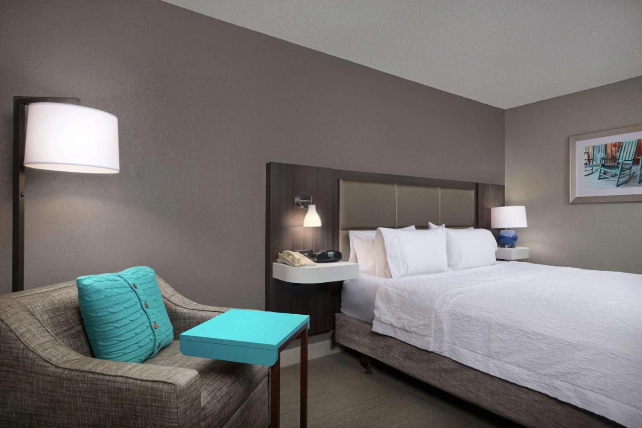 King Room -Accessible with Tub Non-Smoking at Hampton Inn & Suites Oxford Anniston