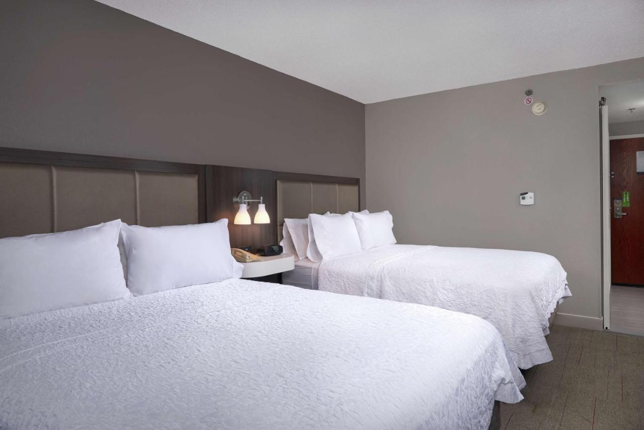 Queen Room - Non-Smoking at Hampton Inn & Suites Oxford Anniston