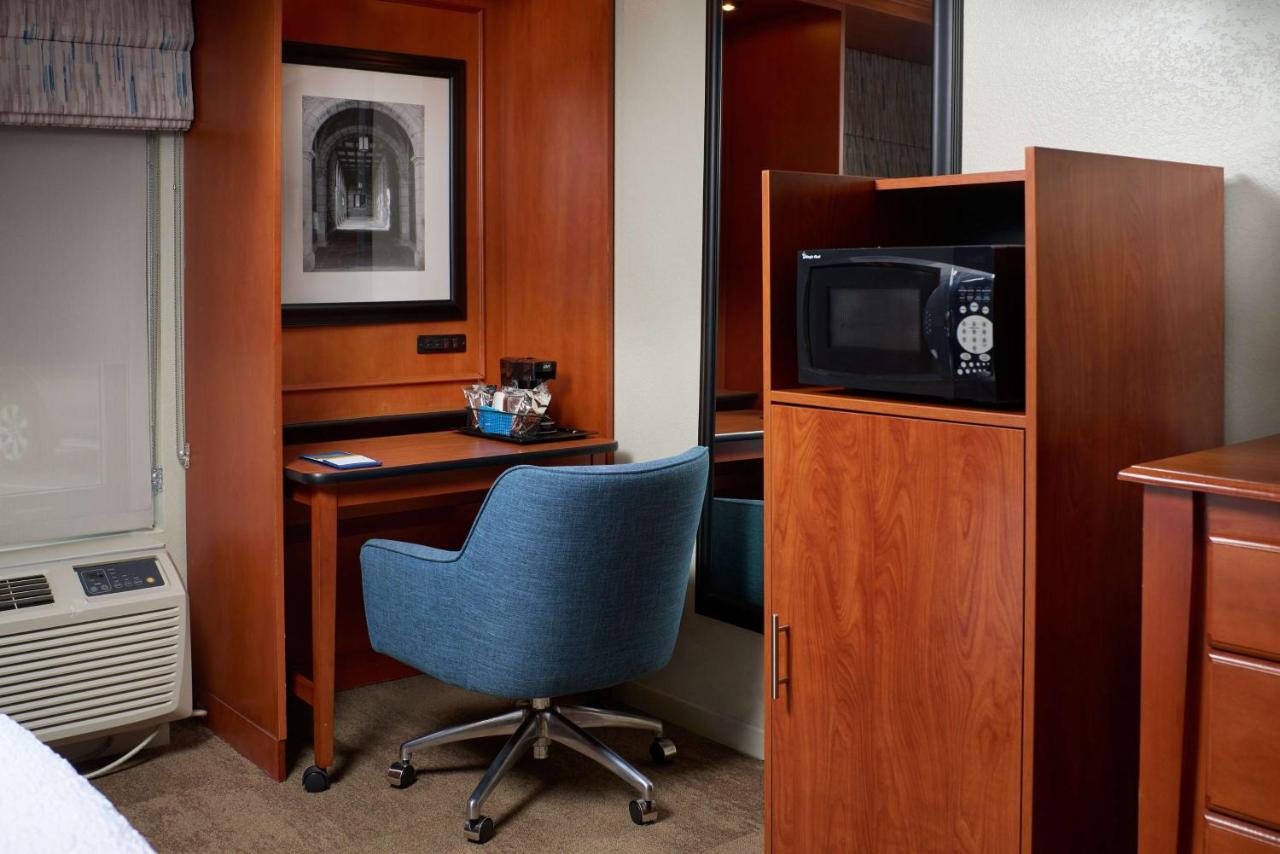 Queen Room - Non-Smoking at Hampton Inn Ann Arbor-South
