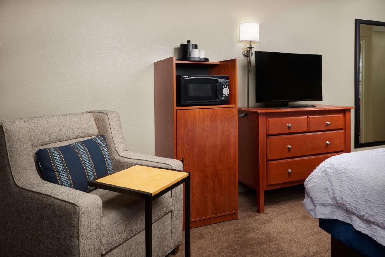 King Room - Non-Smoking at Hampton Inn Ann Arbor-South