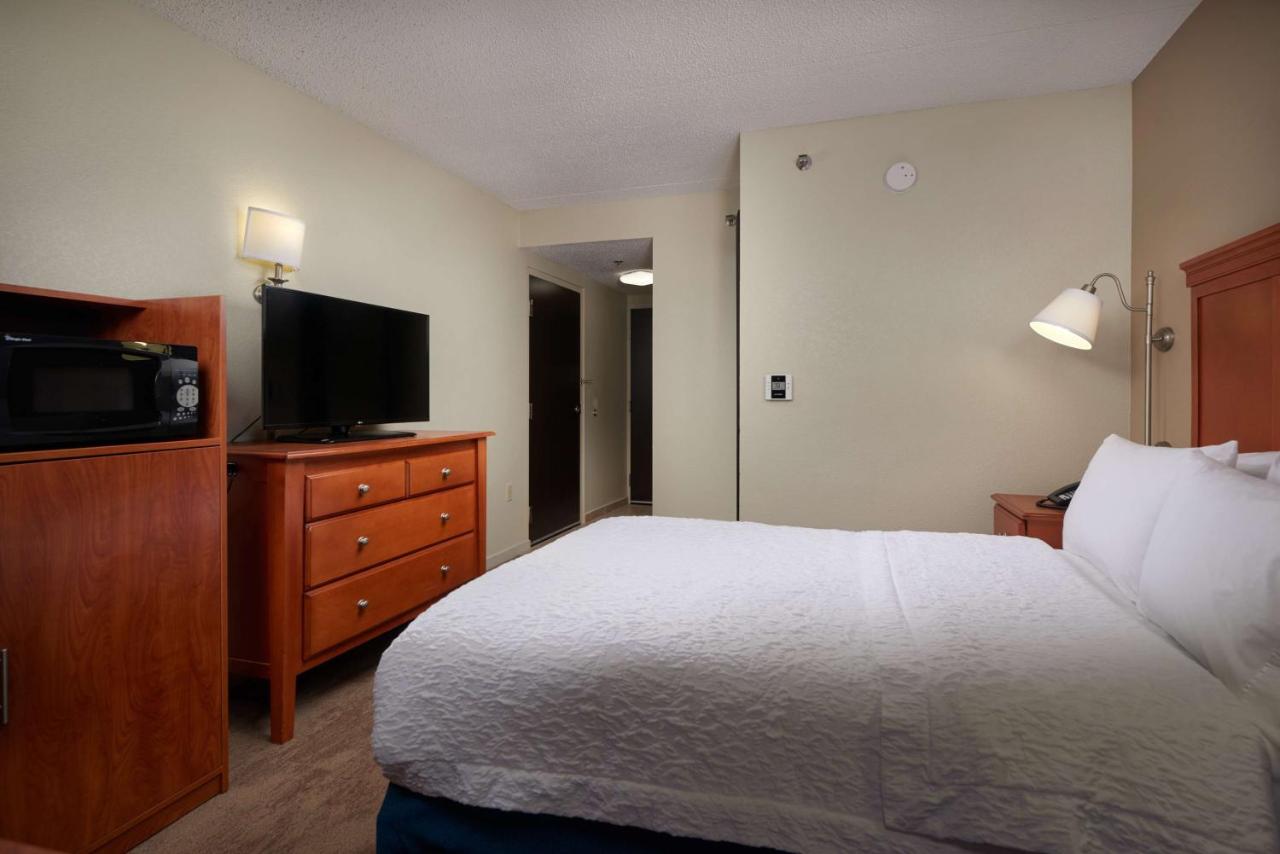 Double Room at Hampton Inn Ann Arbor-South