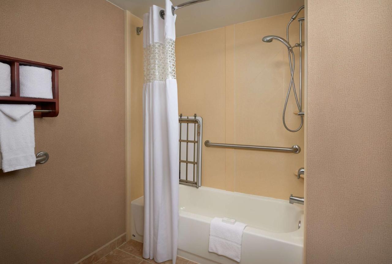 Double Room at Hampton Inn Ann Arbor-South